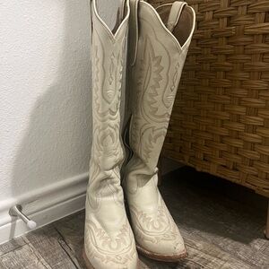 White Ariat Women's Cassanova Cowboy Boots